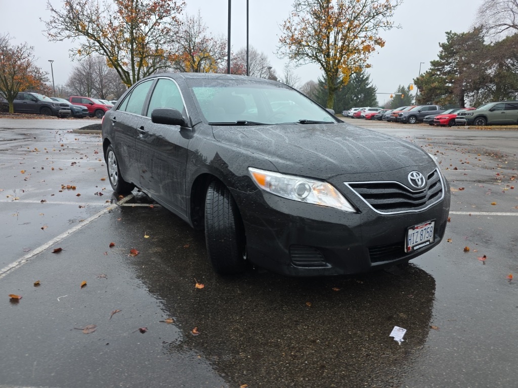 2011 Toyota Camry LE photo 2