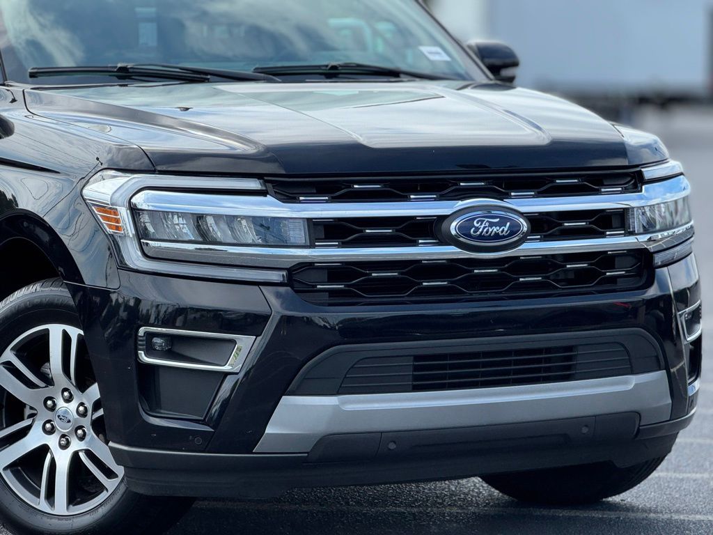 2023 Ford Expedition Limited photo 3