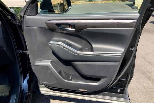 2021 Toyota Highlander Limited photo 22