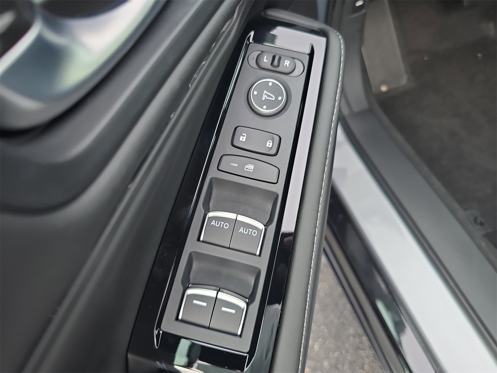 2025 Honda Accord Hybrid Touring photo 16