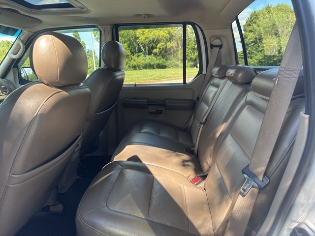 2005 Ford Explorer Sport Trac XLT photo 11