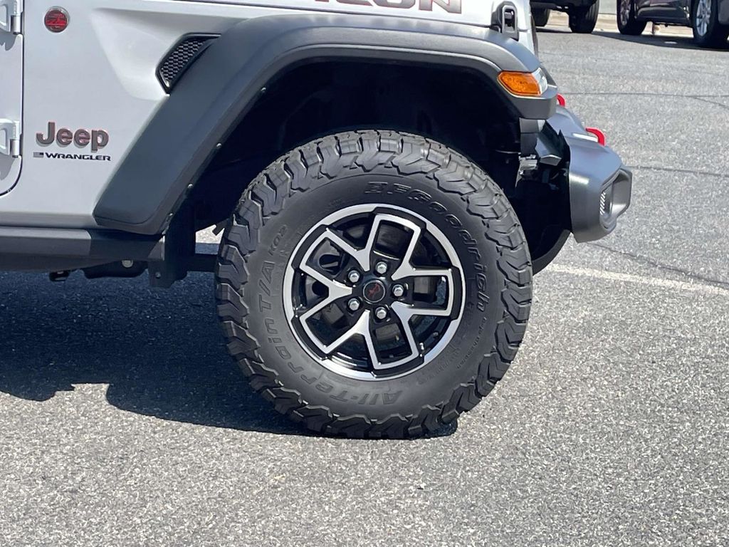 2024 Jeep Wrangler Rubicon photo 12