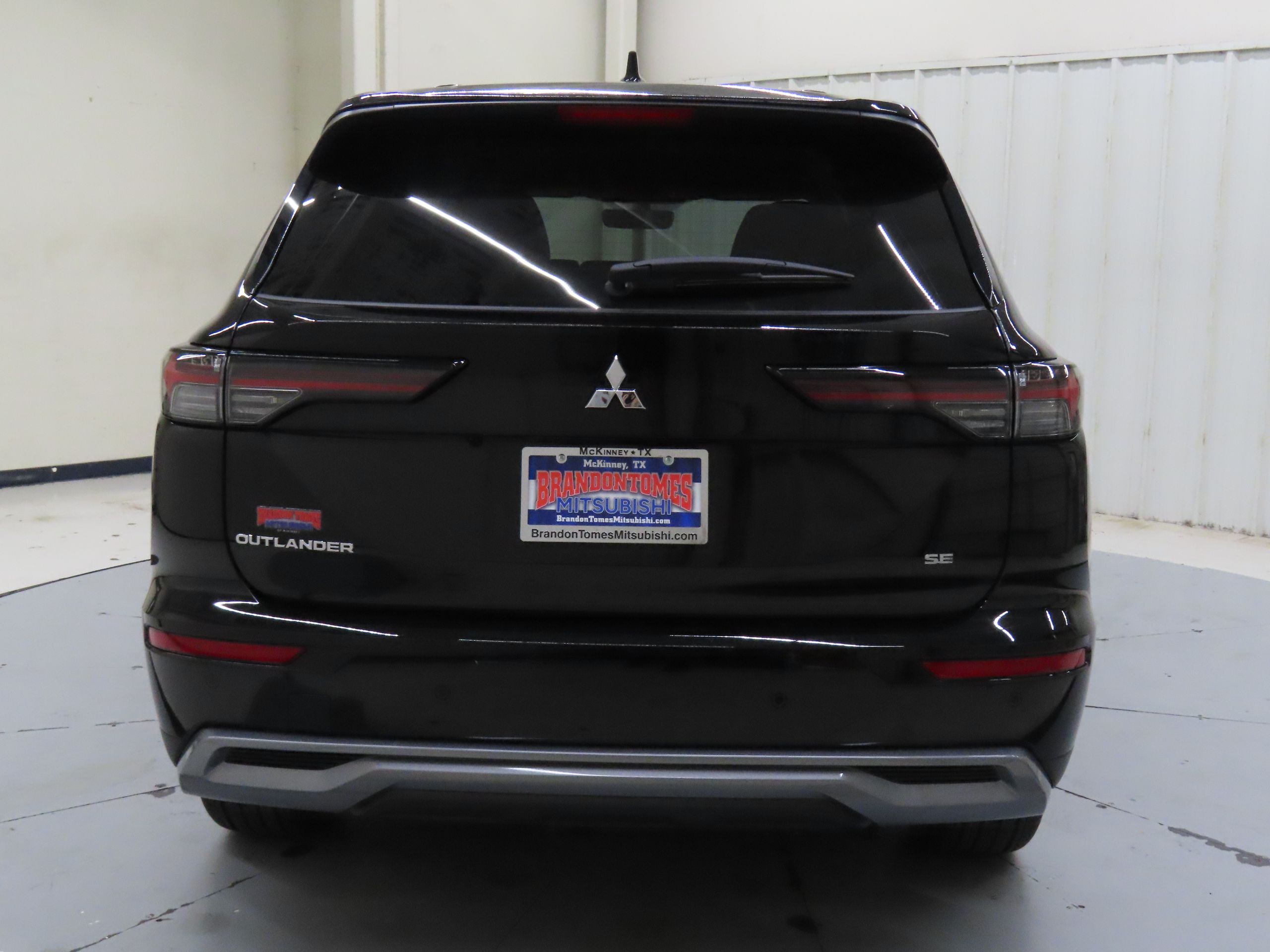 2025 Mitsubishi Outlander SE photo 4