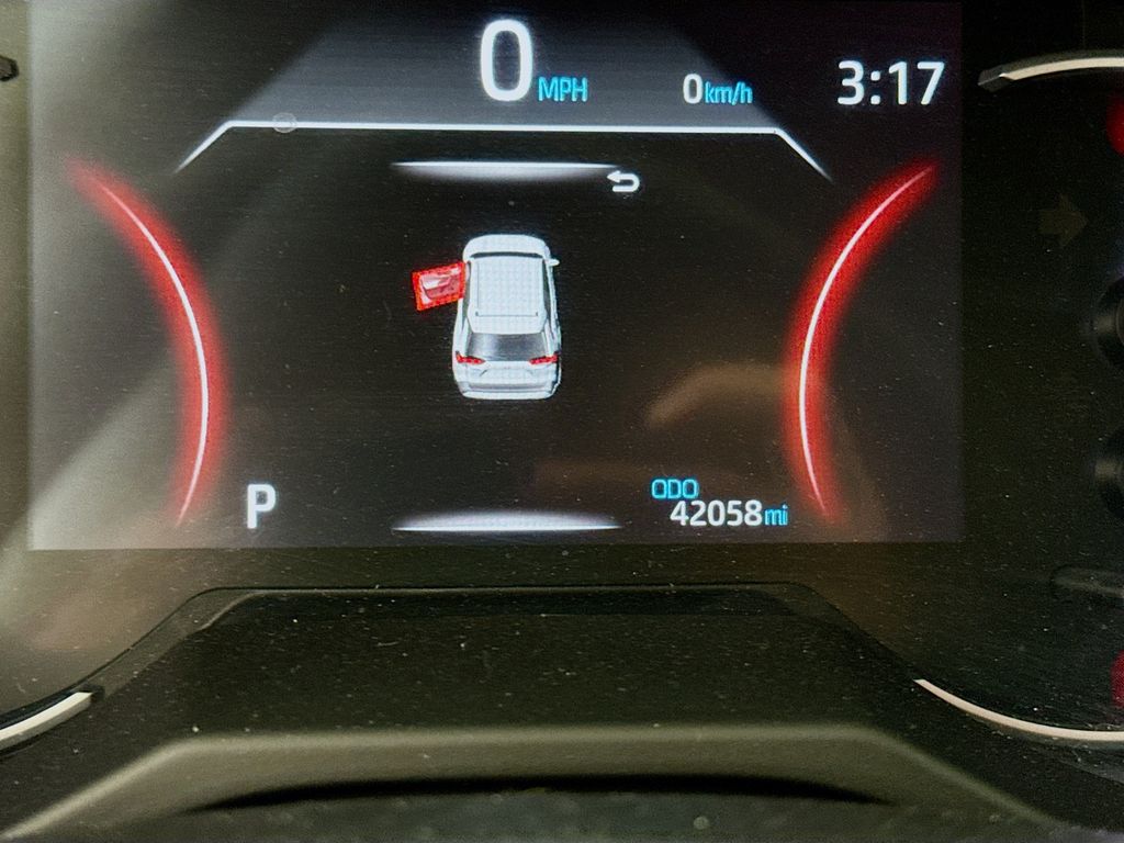 2024 Toyota RAV4 LE photo 12