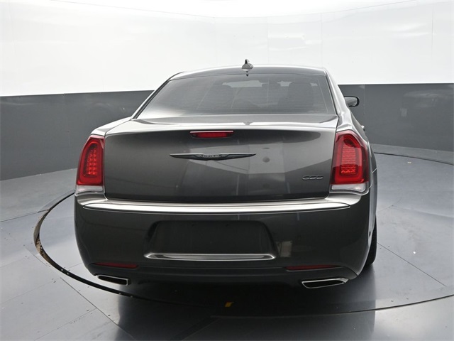 2023 Chrysler 300 Touring photo 4