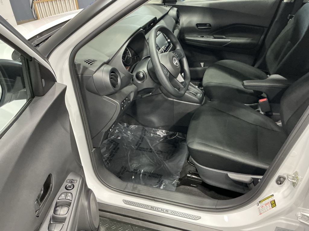 2024 Nissan Kicks S photo 3