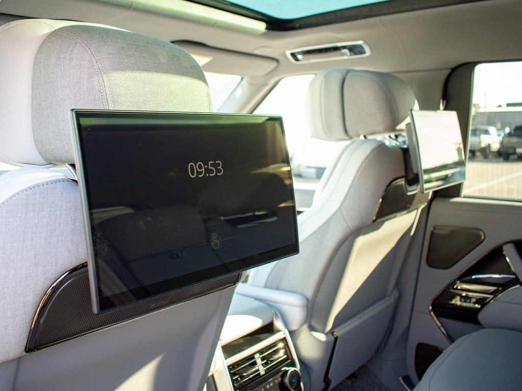 2025 Land Rover Range Rover SV photo 18