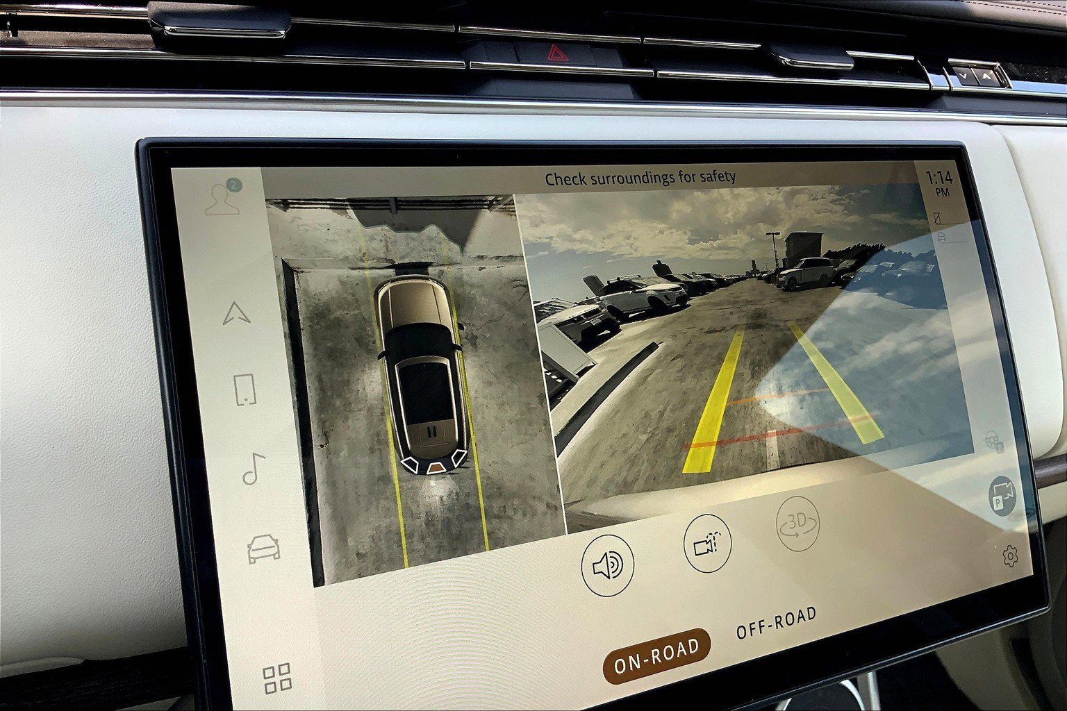 2022 Land Rover Range Rover SE photo 16