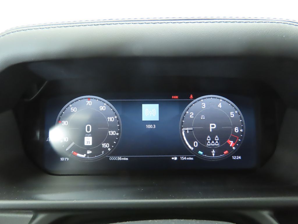2025 Land Rover Defender 130 V8 photo 29