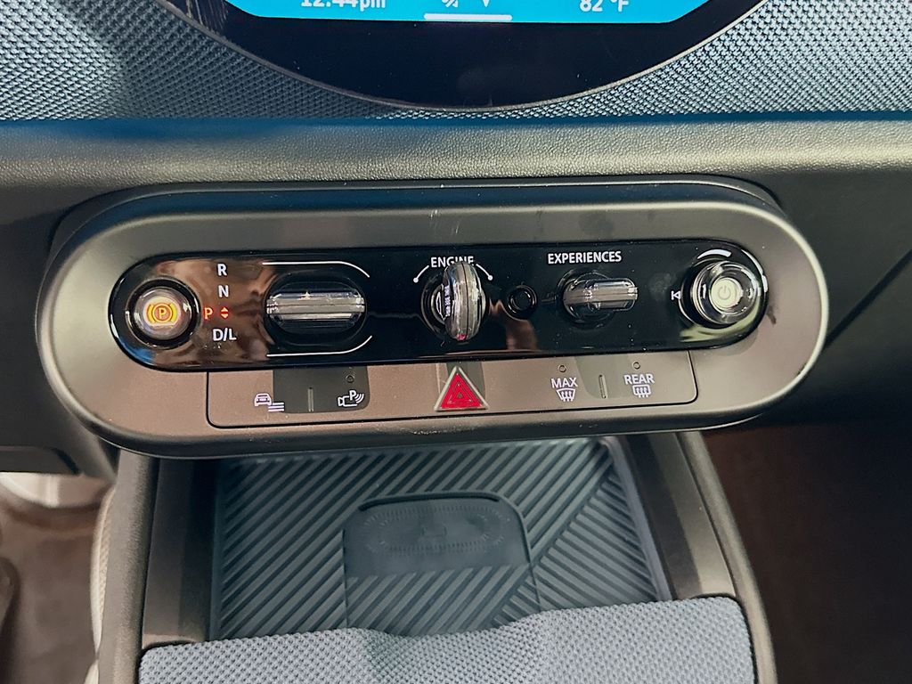 New 2025 Green MINI Iconic image 15