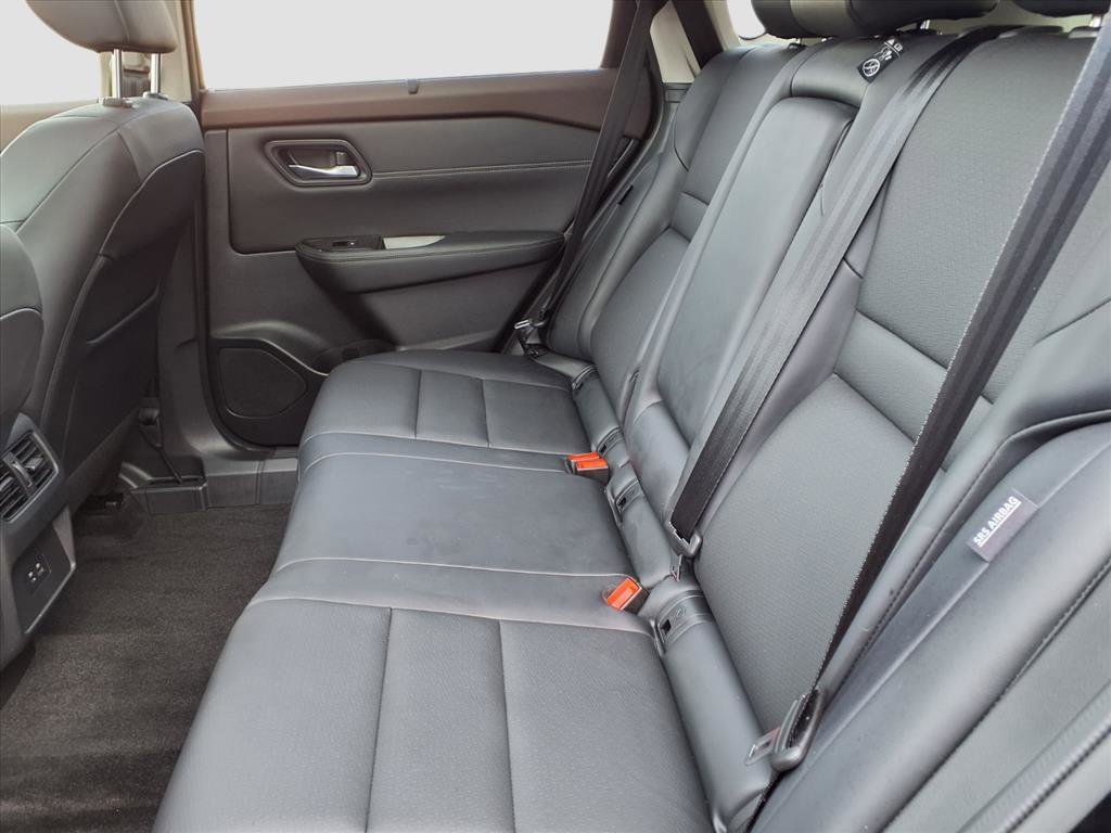 2022 Nissan Rogue SV photo 13