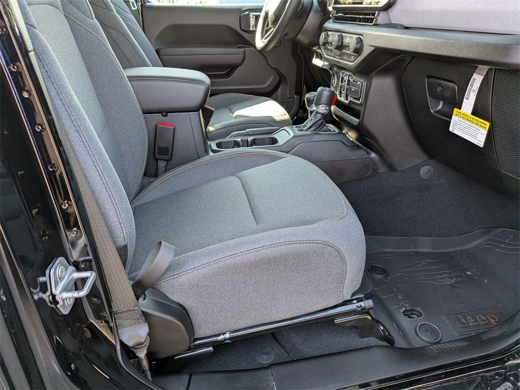 2025 Jeep Wrangler Sport photo 17