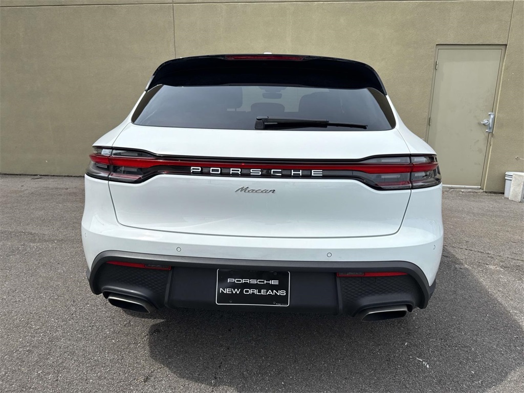 2024 Porsche Macan T photo 12