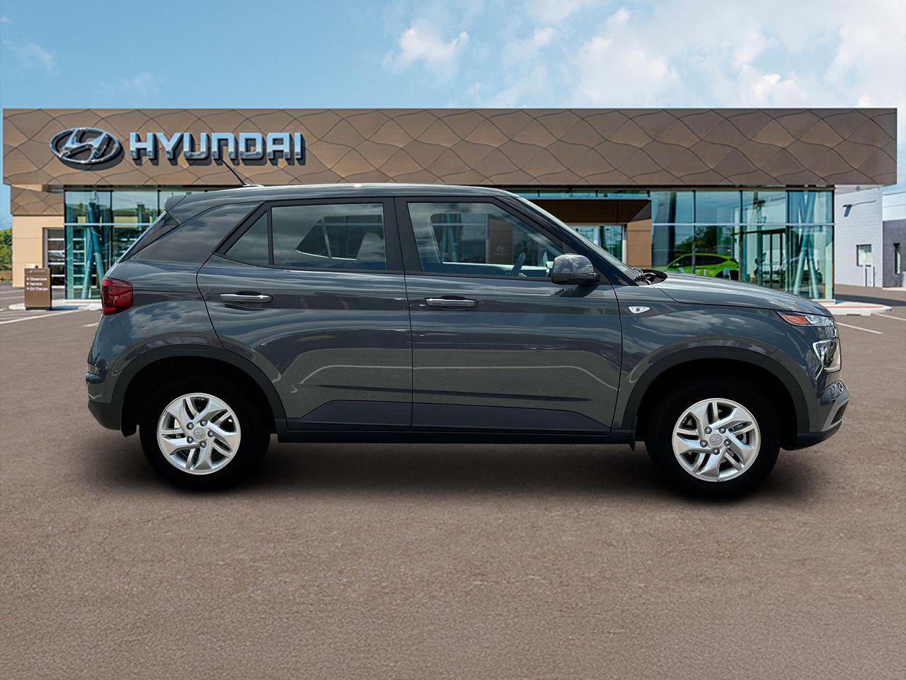 2025 Hyundai Venue SE photo 7