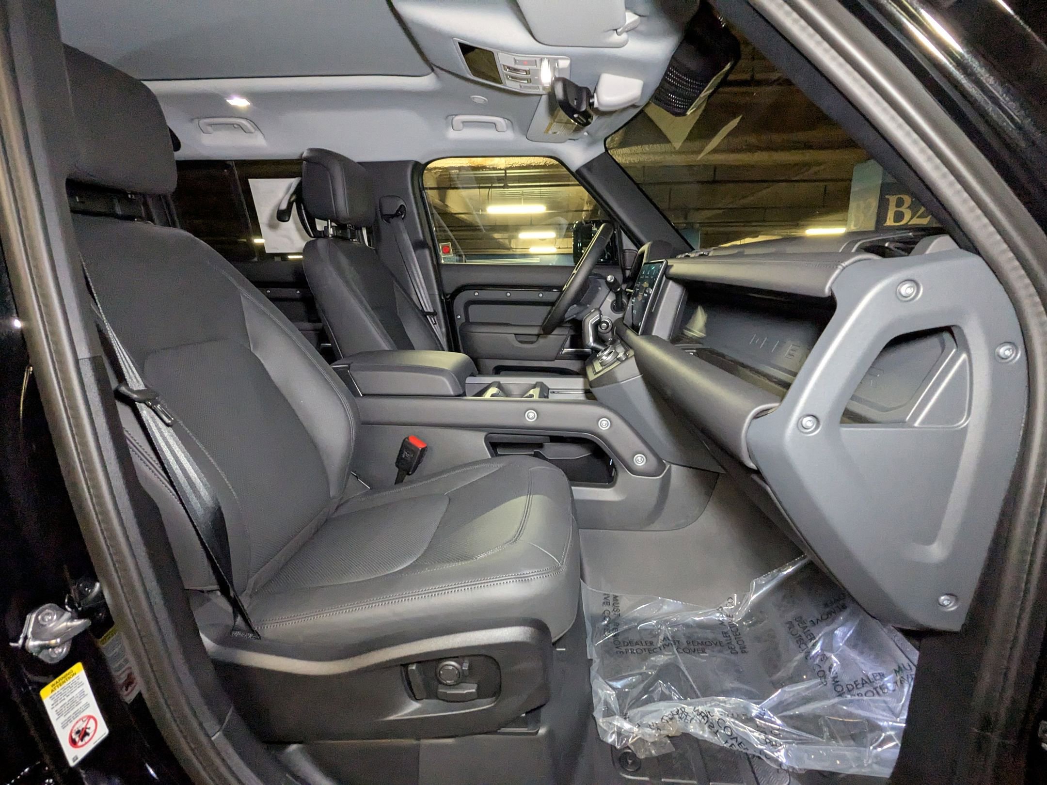 2025 Land Rover Defender 110 S photo 17