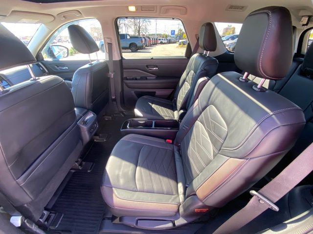 2022 Nissan Pathfinder Platinum photo 21