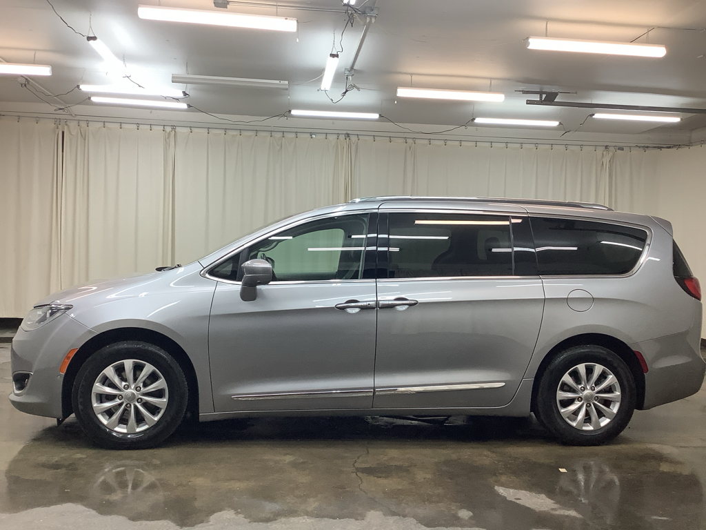 2018 Chrysler Pacifica Touring L photo 8
