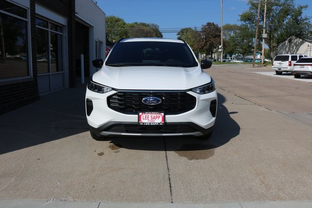 2025 Ford Escape ST-Line photo 2