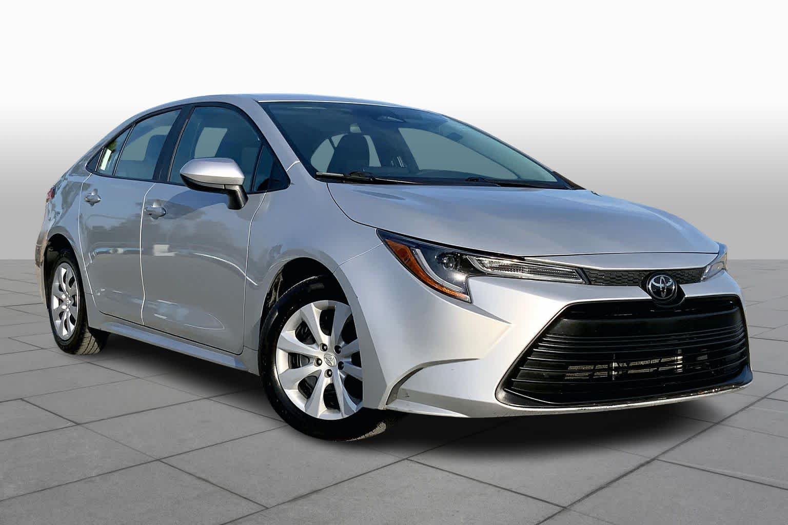 Used 2024 Toyota Corolla LE with VIN 5YFB4MDE5RP111513 for sale in Northfield, Minnesota