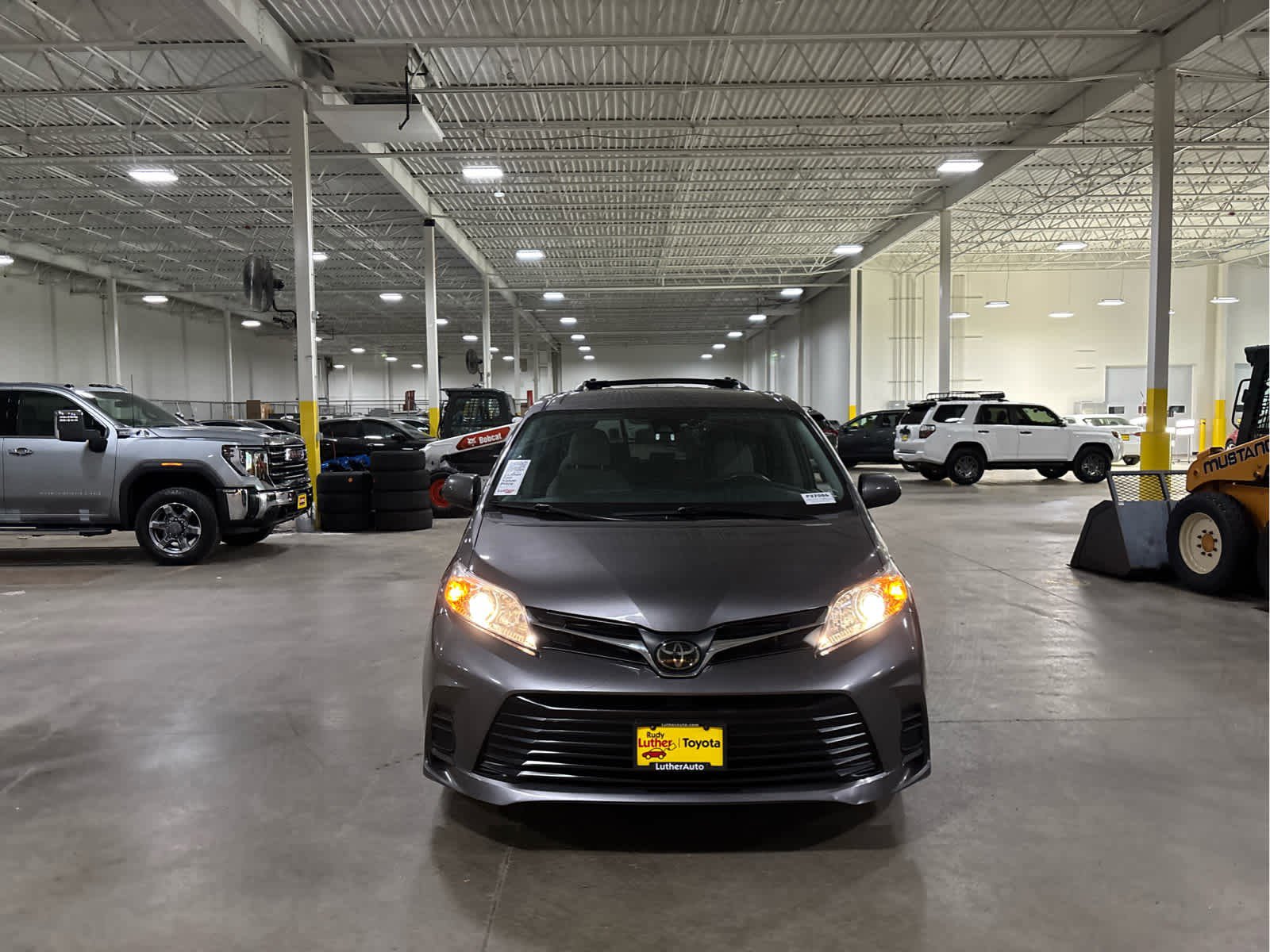 Used 2020 Toyota Sienna LE with VIN 5TDKZ3DC5LS032593 for sale in Golden Valley, Minnesota