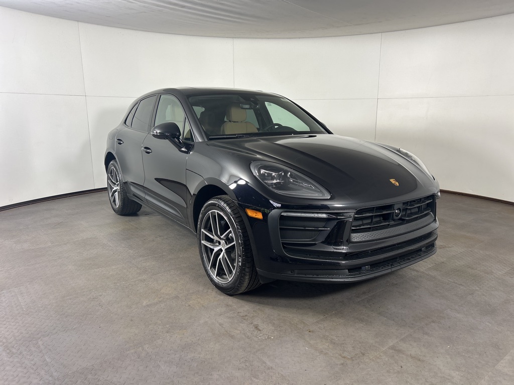 2025 Porsche Macan T photo 3