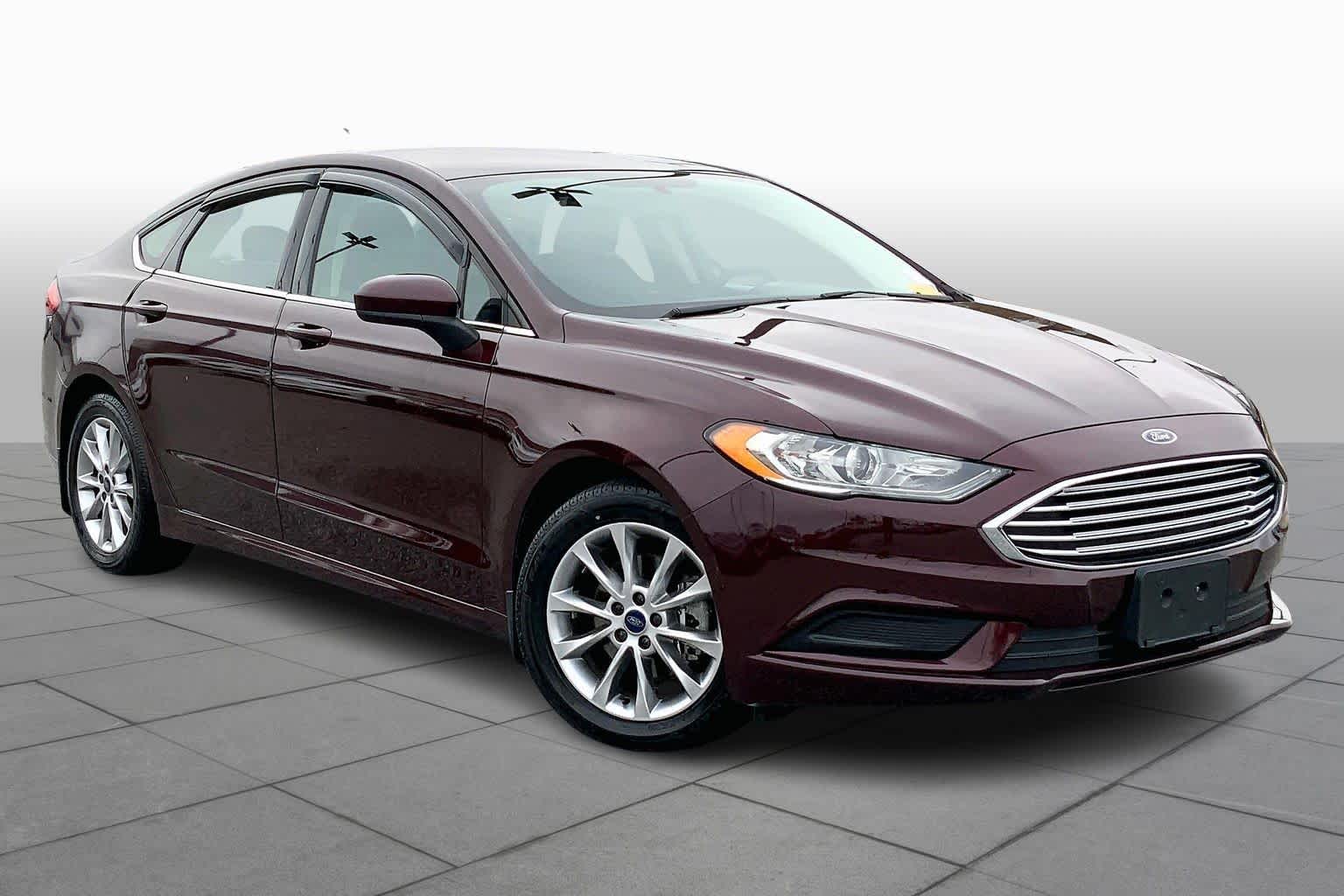 2017 Ford Fusion SE photo 2