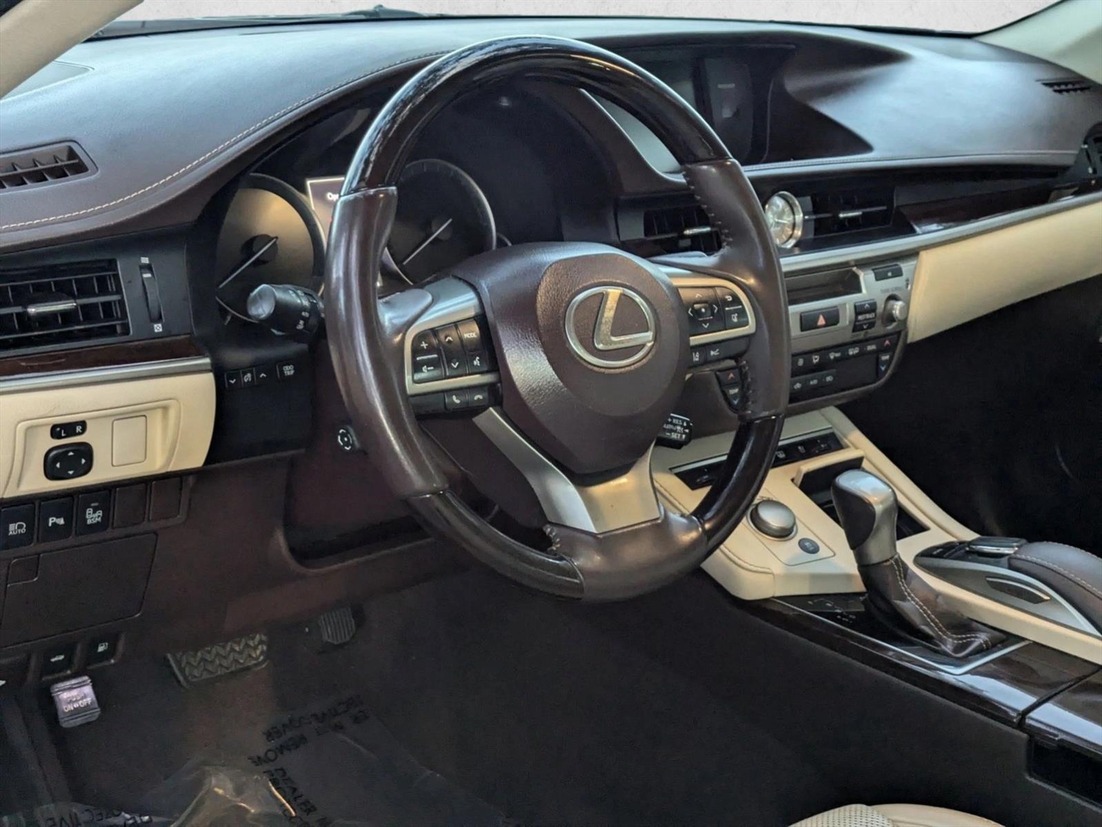 2017 Lexus ES 350 photo 10