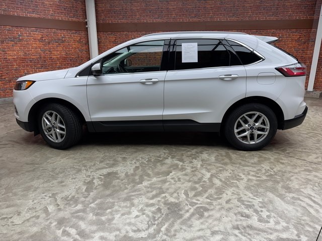 2022 Ford Edge SEL photo 2
