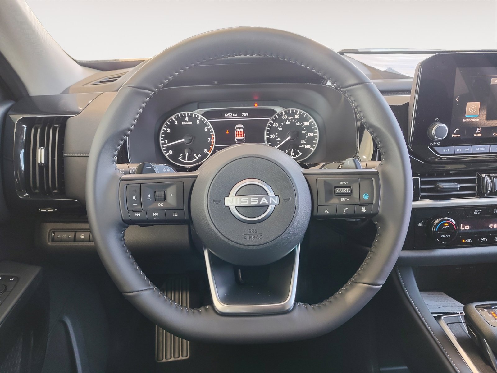 2025 Nissan Pathfinder SV photo 13