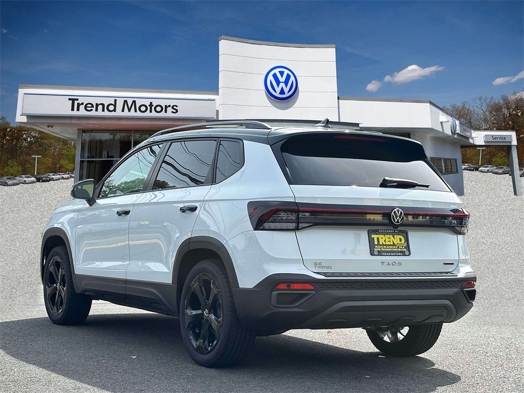 2025 Volkswagen Taos SE photo 2
