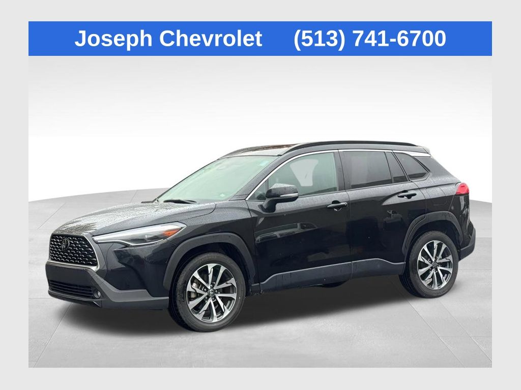 2024 Toyota Corolla Cross XLE's photo