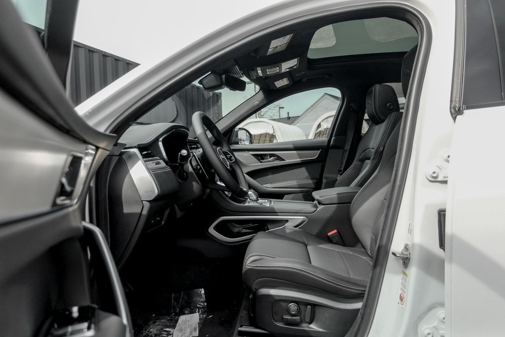 2026 Jaguar F-PACE P250 R-Dynamic S photo 9