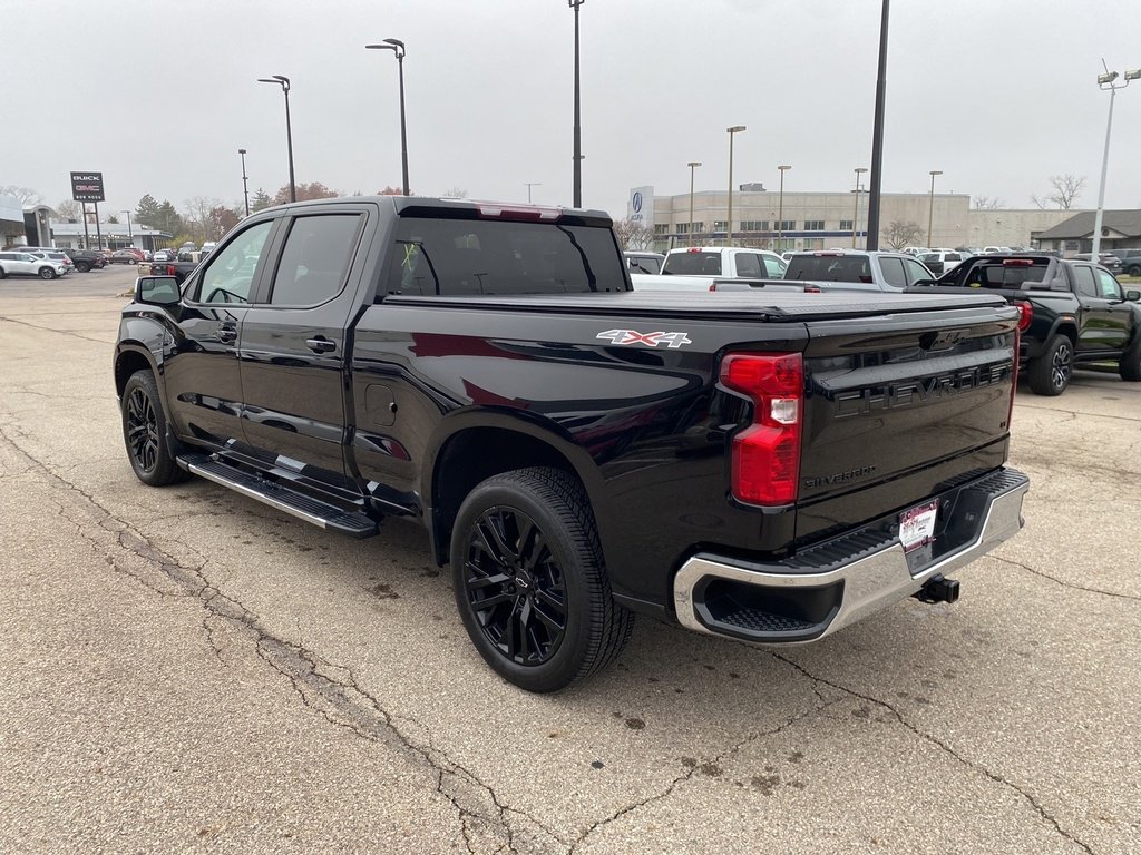 2023 Chevrolet Silverado LT photo 3