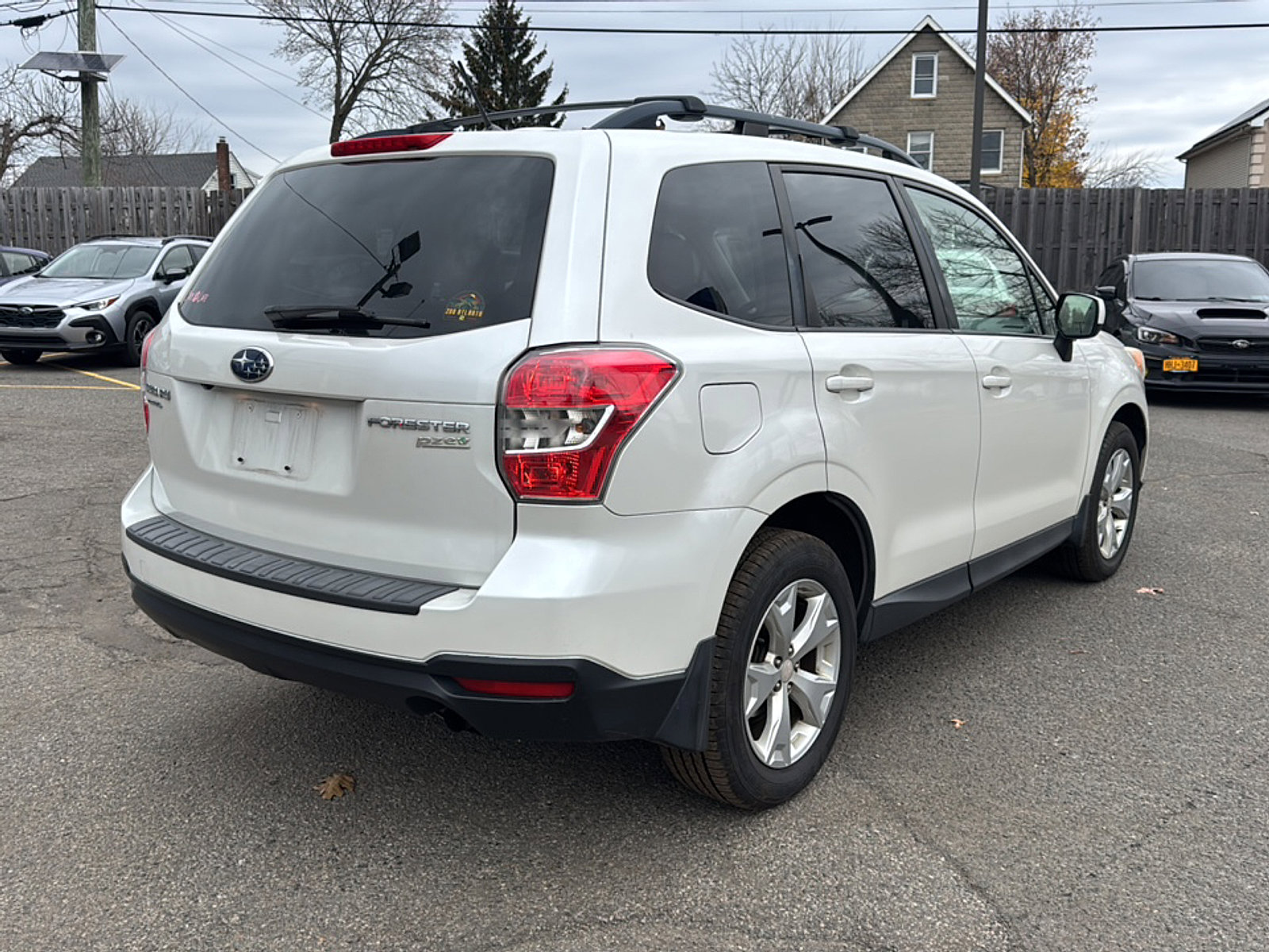 2014 Subaru Forester 2.5i Premium photo 2