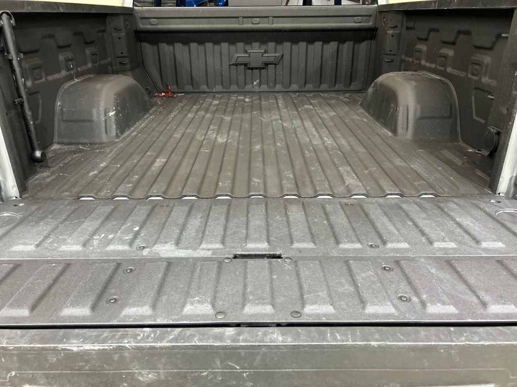 2024 Chevrolet Silverado 1500 RST photo 3