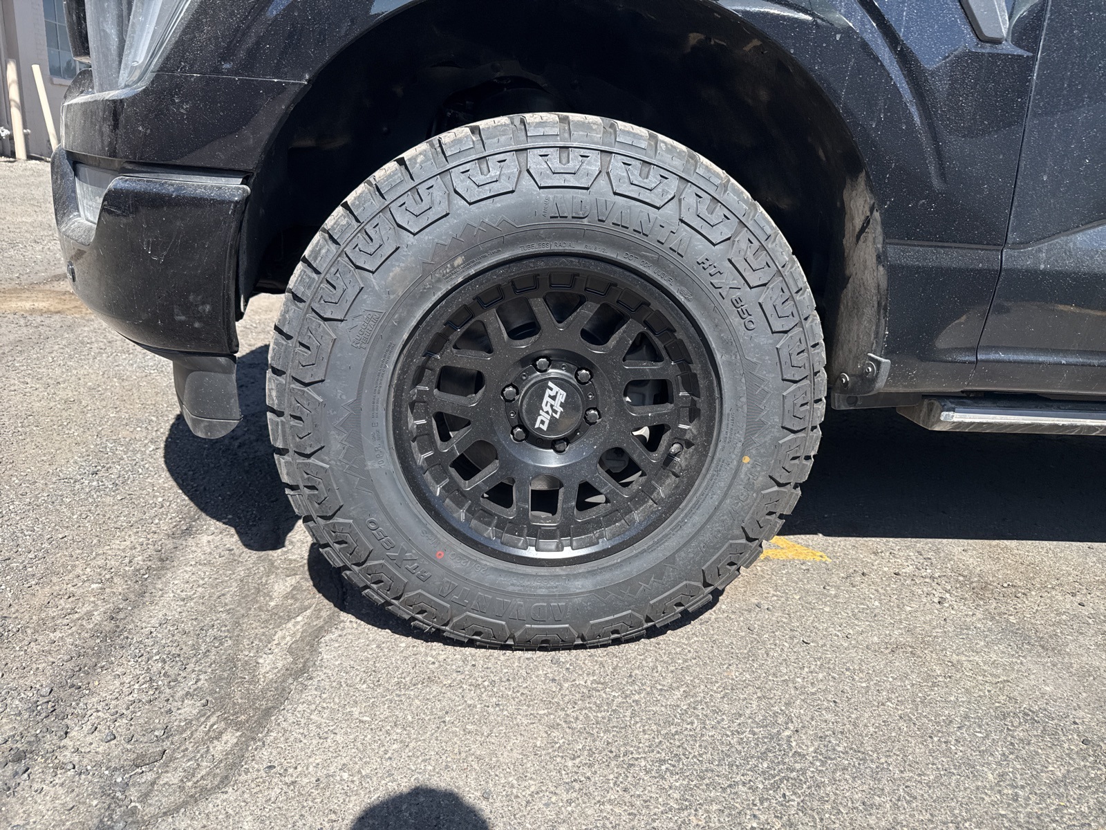 2023 Ford F-150 Lariat photo 2