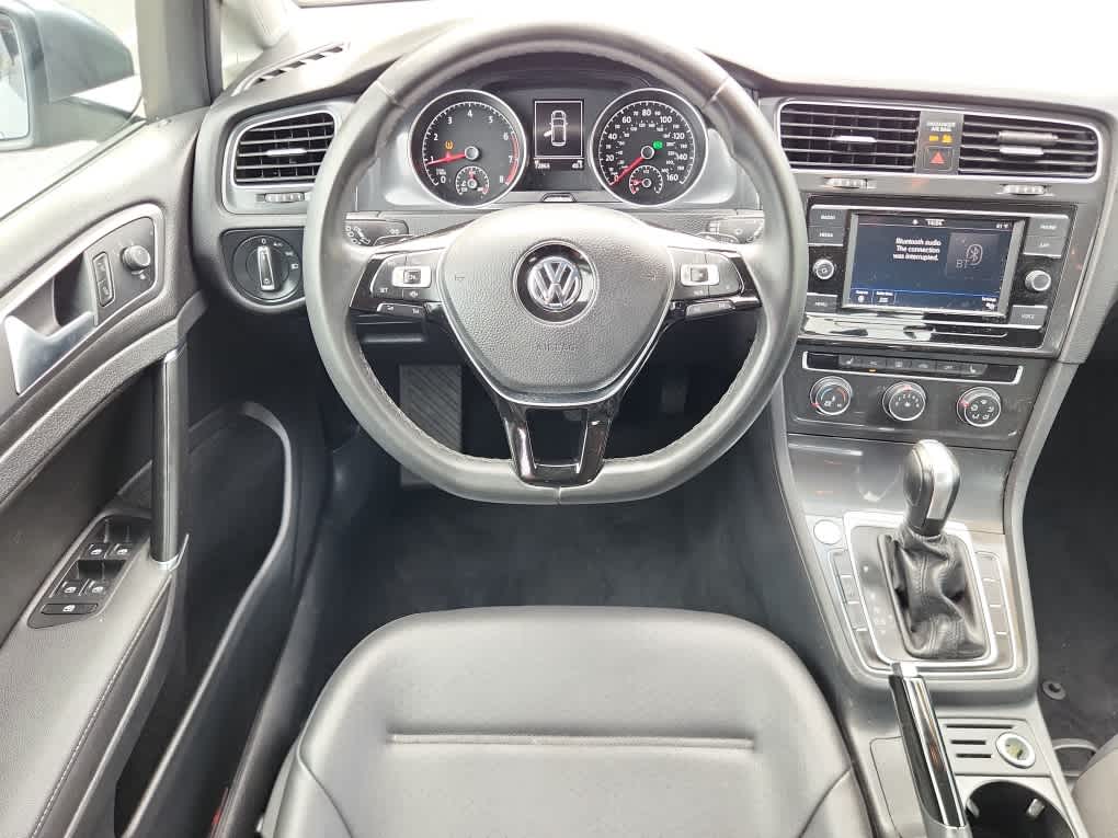 2021 Volkswagen Golf TSI photo 8