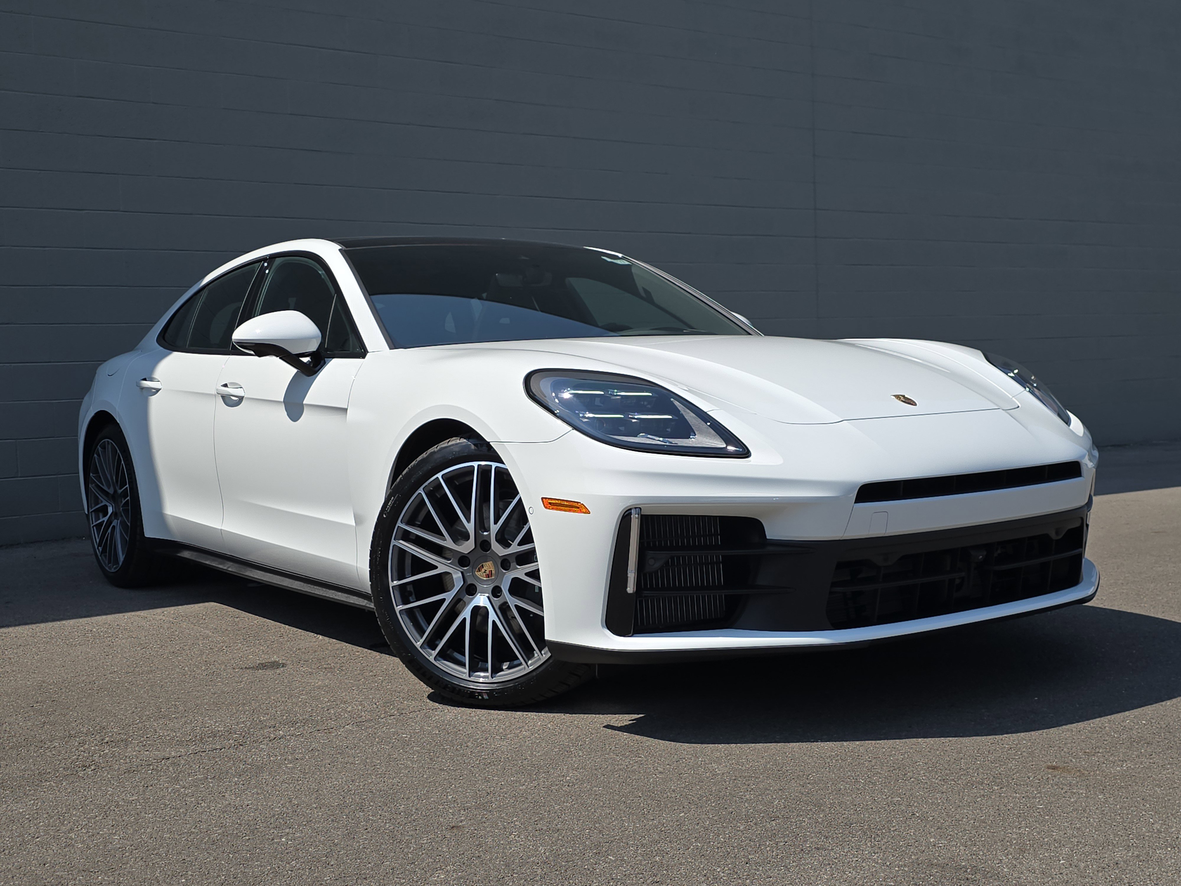 2025 Porsche Panamera 4 photo 3