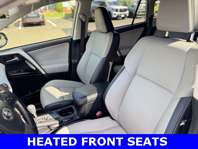 2016 Toyota RAV4 Limited photo 5