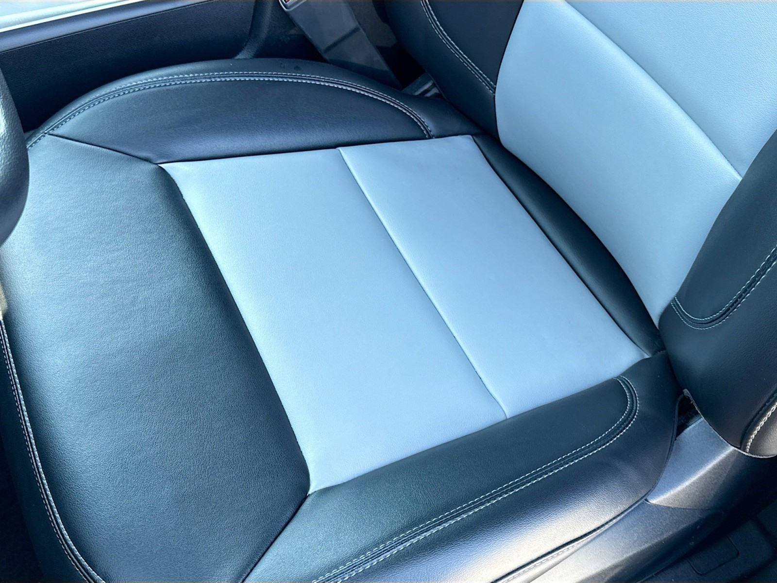 2024 Ford Explorer XLT photo 17