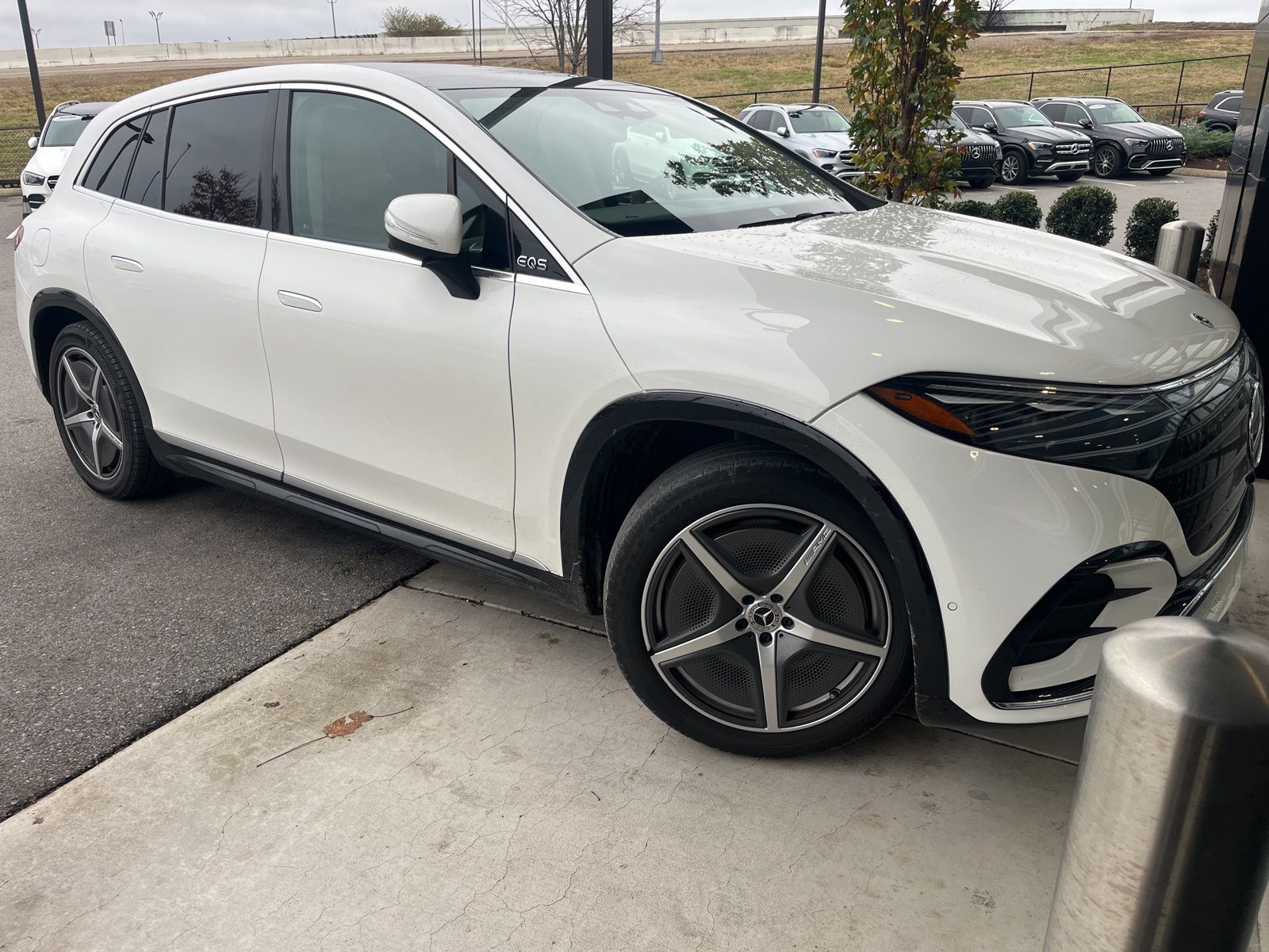 2023 Mercedes-Benz EQS SUV Base's photo