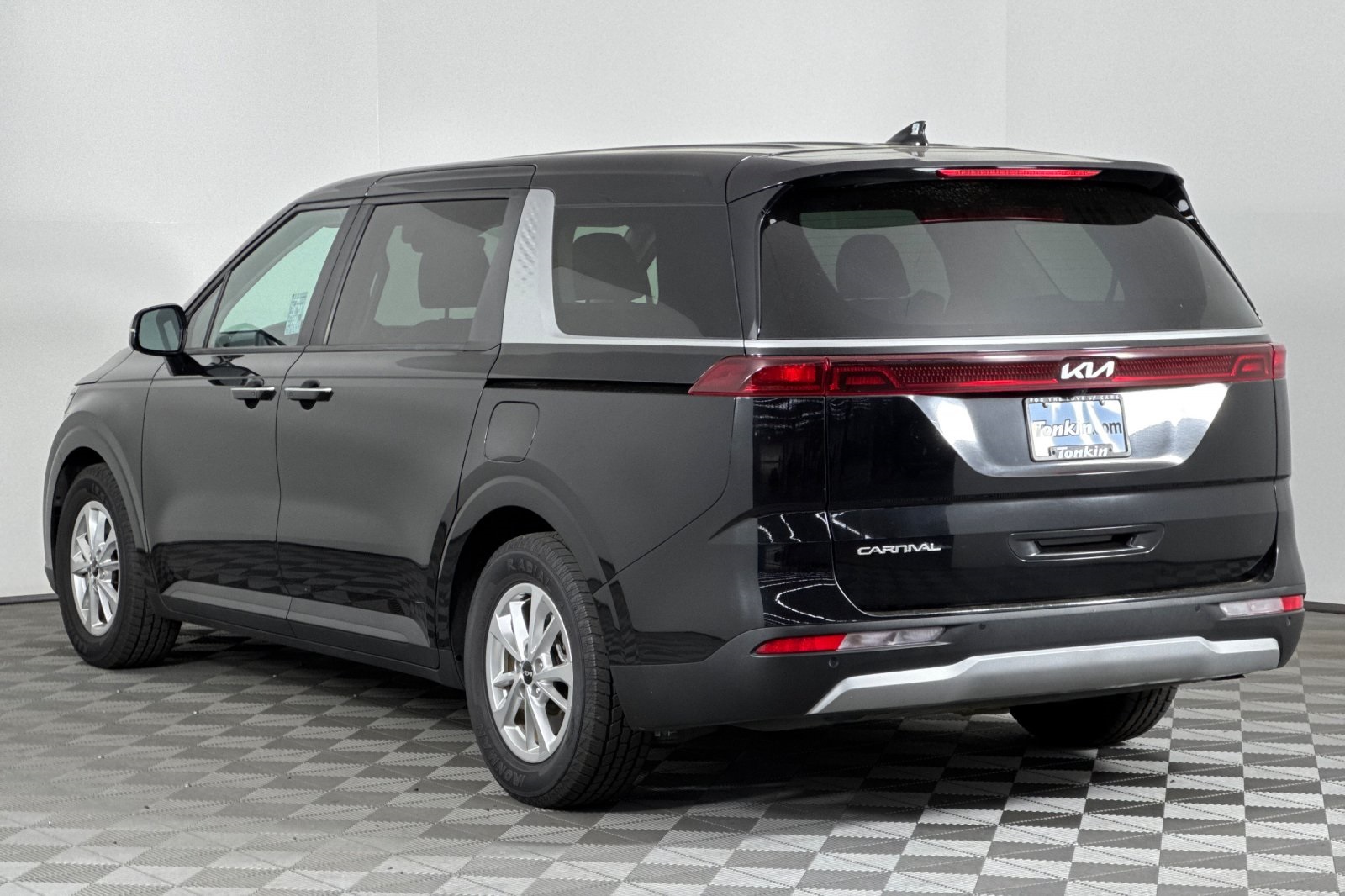 2024 Kia Carnival LX photo 4