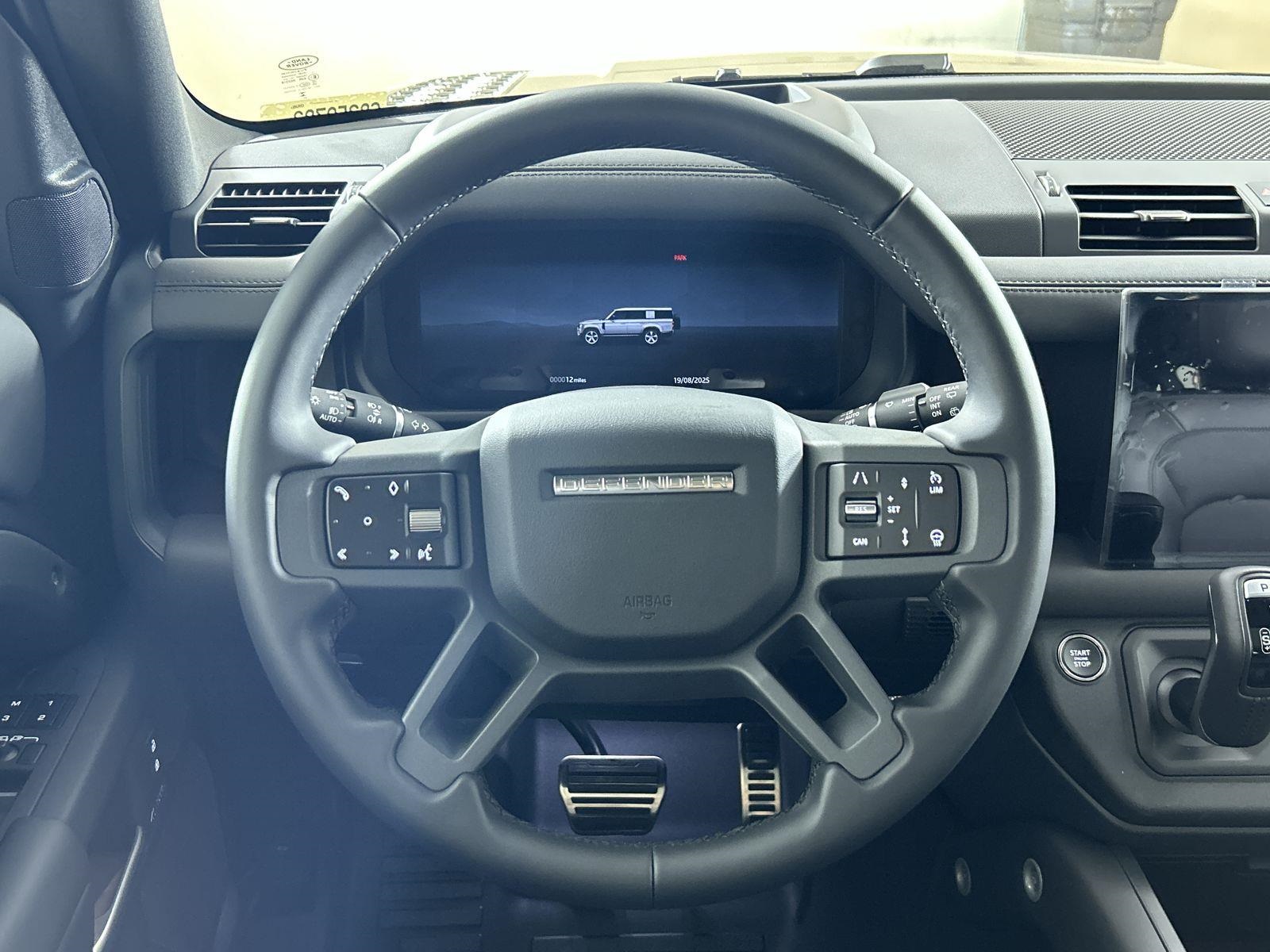 2025 Land Rover Defender 130 X-Dynamic SE photo 11