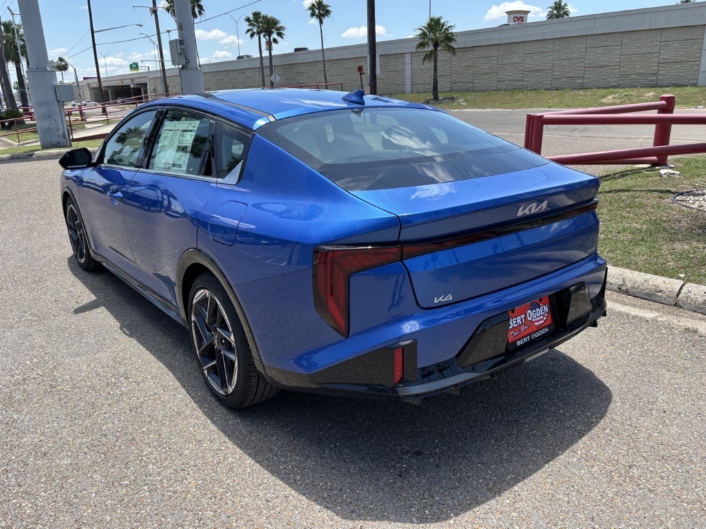 2025 Kia K4 GT-Line photo 4