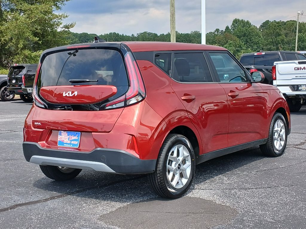 2023 Kia Soul LX photo 2
