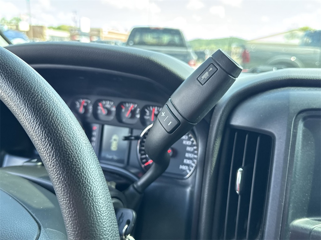 2018 Chevrolet Silverado 1500 Custom photo 25