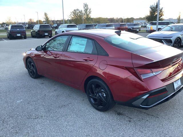 2026 Hyundai Elantra SEL Sport photo 3