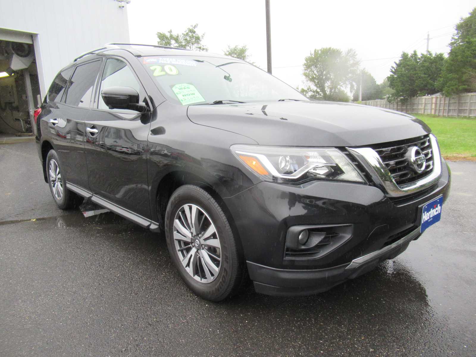 2020 Nissan Pathfinder SL photo 3