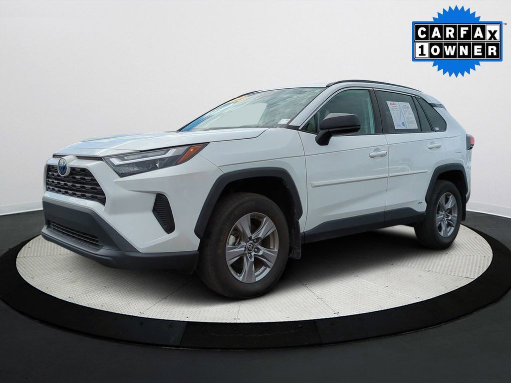 2024 Toyota RAV4 LE's photo