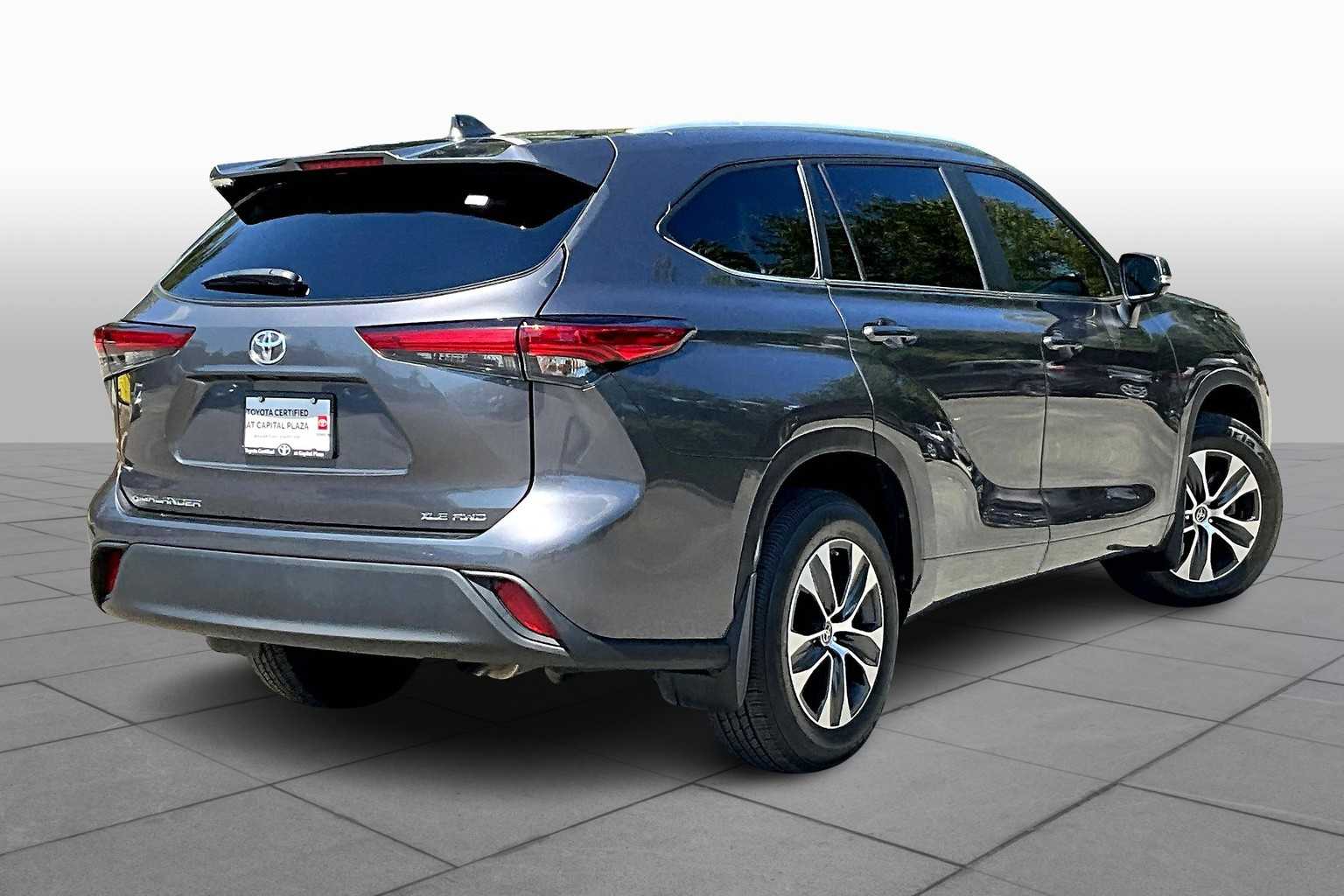 2023 Toyota Highlander XLE photo 12